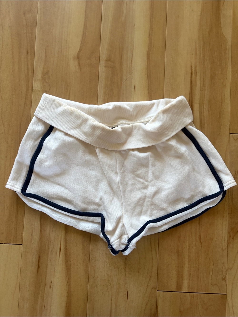 PINK Size M White Fold-Over Waist Athletic Shorts with Navy Trim fleece lined